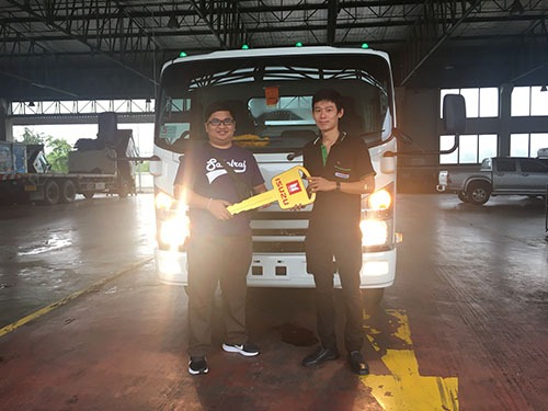 รถบรรุกอีซูซุ 6 ล้อ NPR 150 Smoother